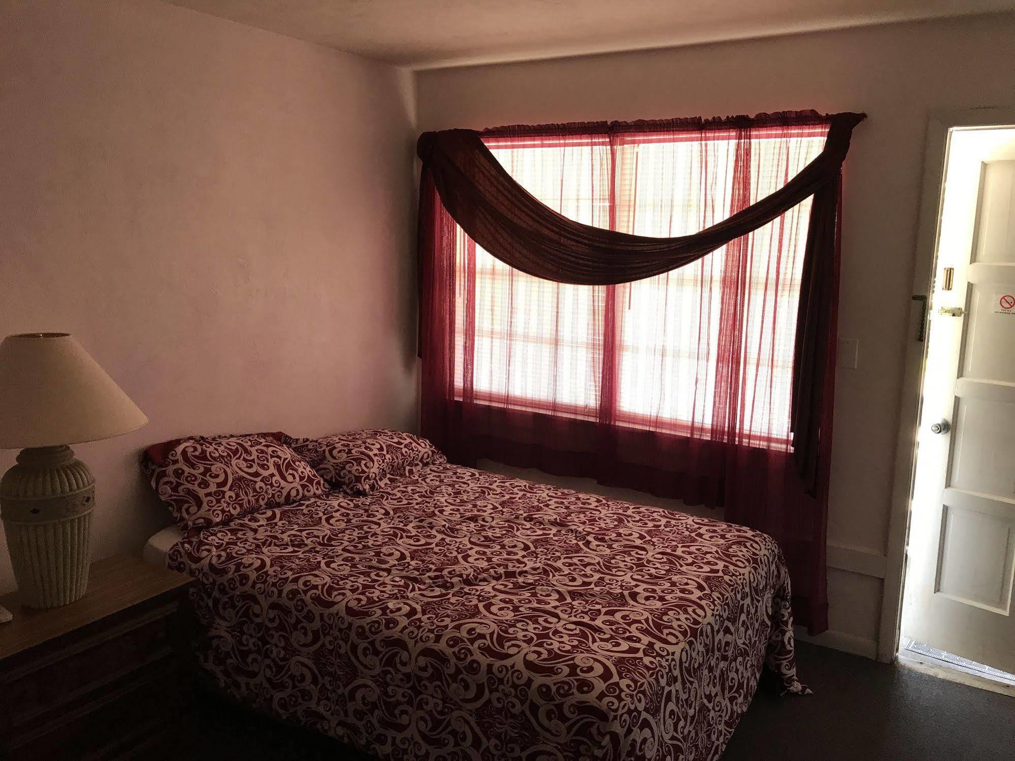 Cedar Inn Сидър Кий Екстериор снимка